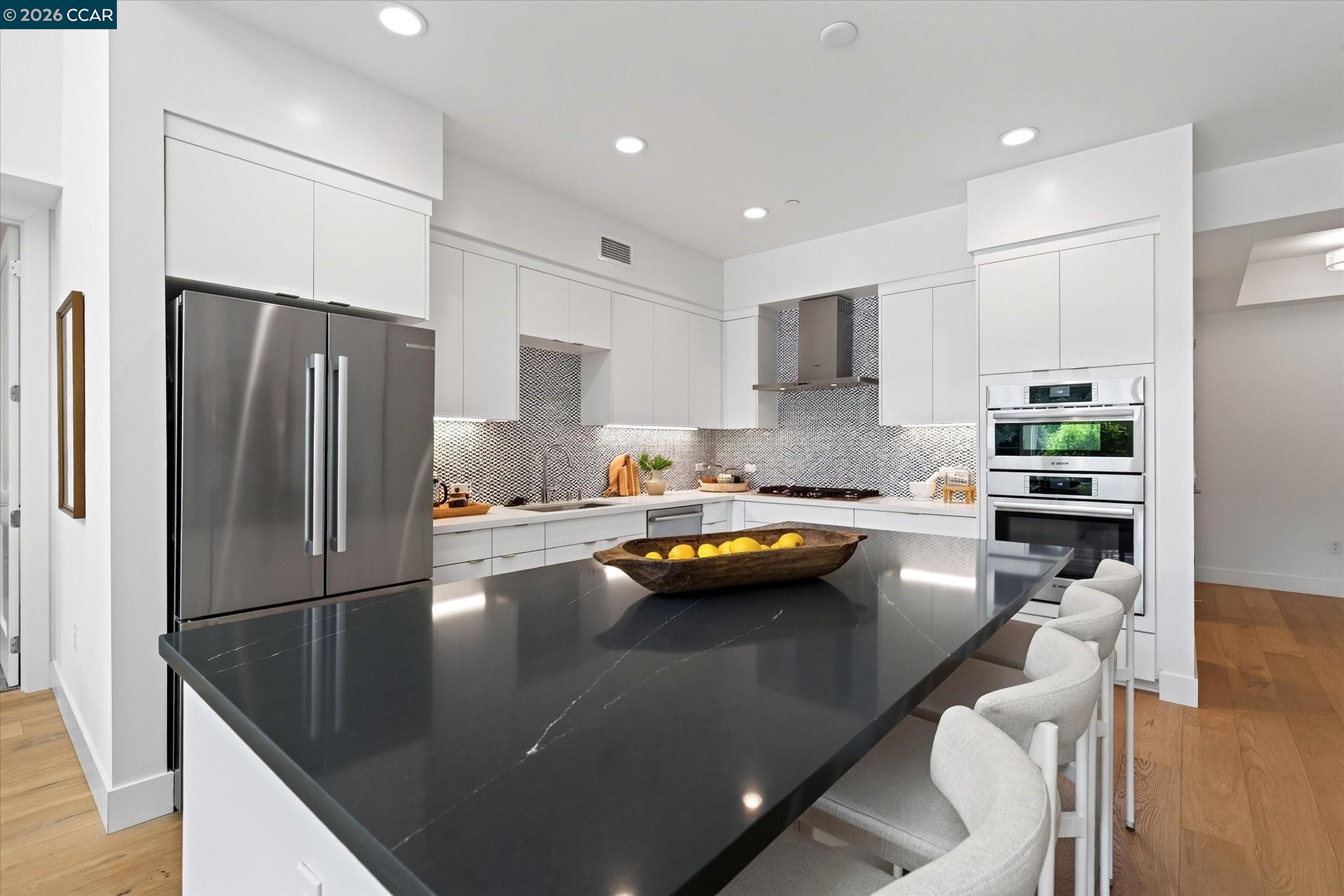 210 Lafayette Cir Unit: 302