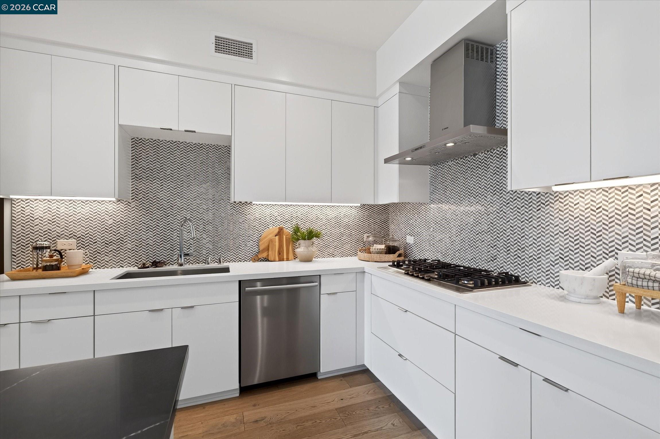 210 Lafayette Cir Unit: 302