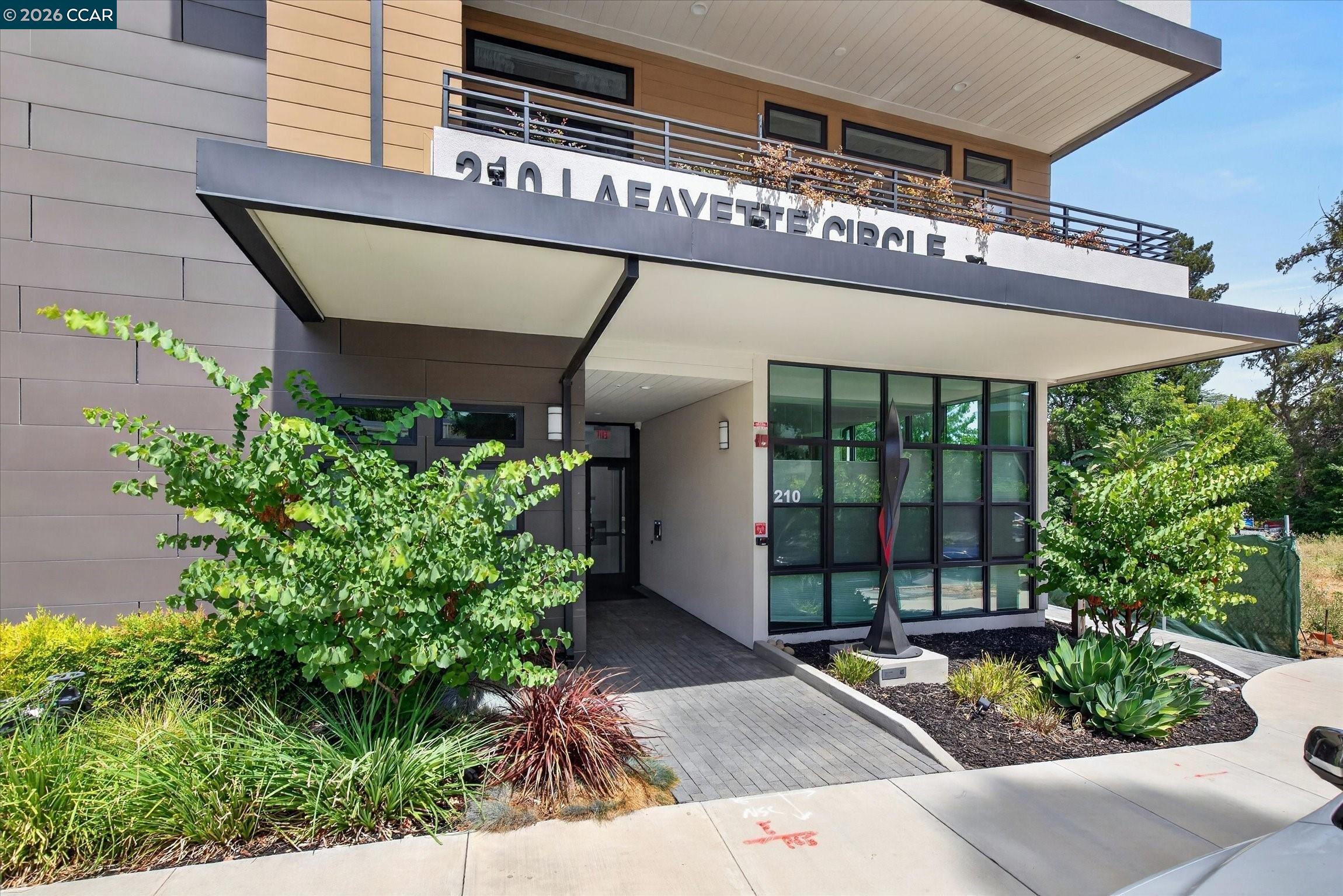 210 Lafayette Cir Unit: 302