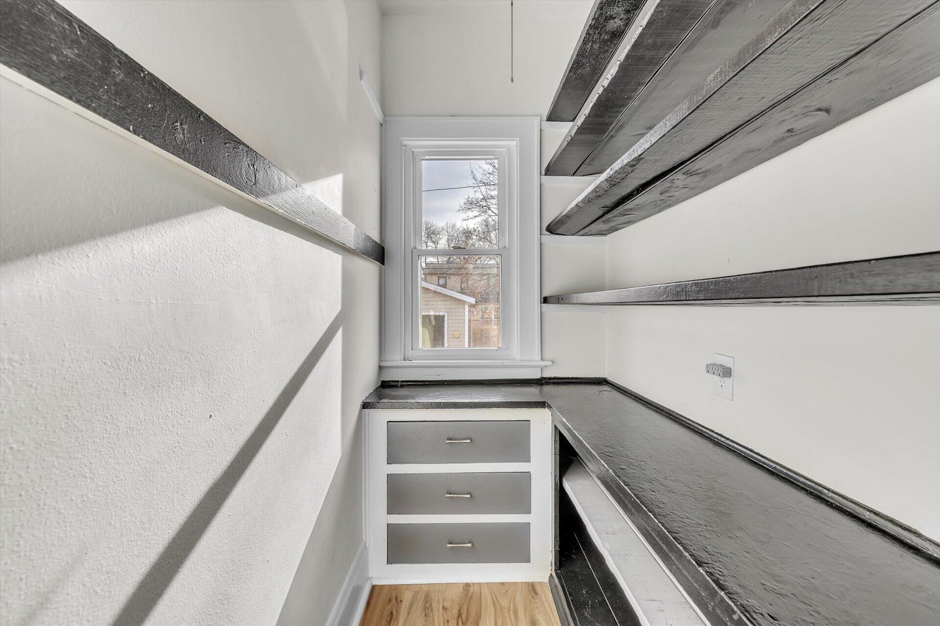 8215-8217 Portland Ave