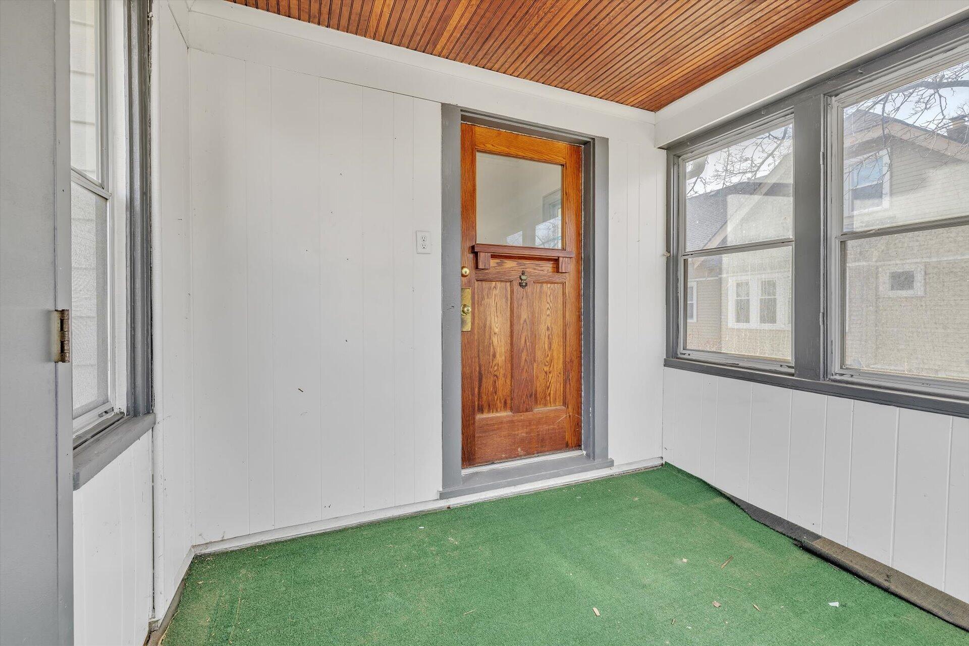 8215-8217 Portland Ave