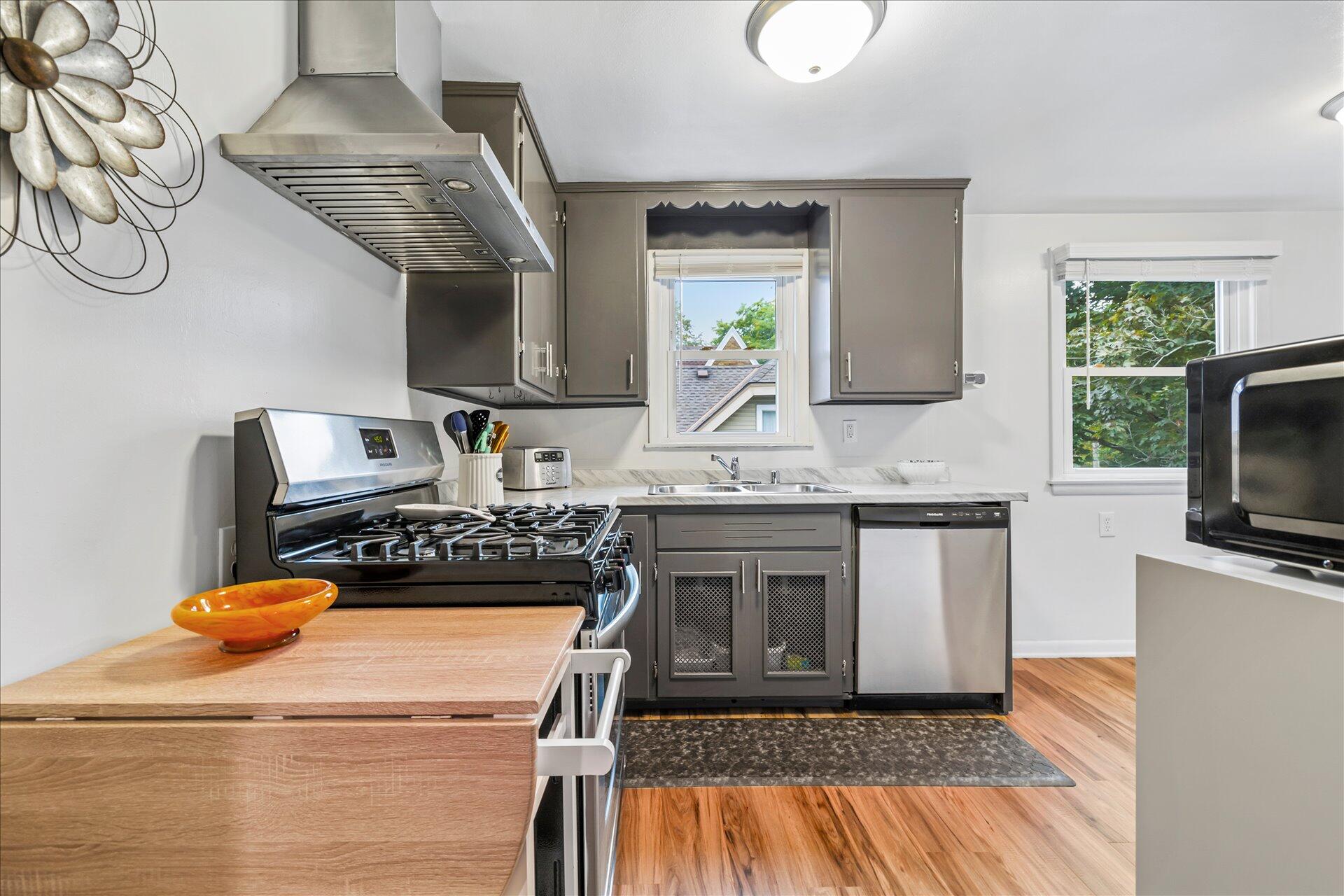 8215-8217 Portland Ave