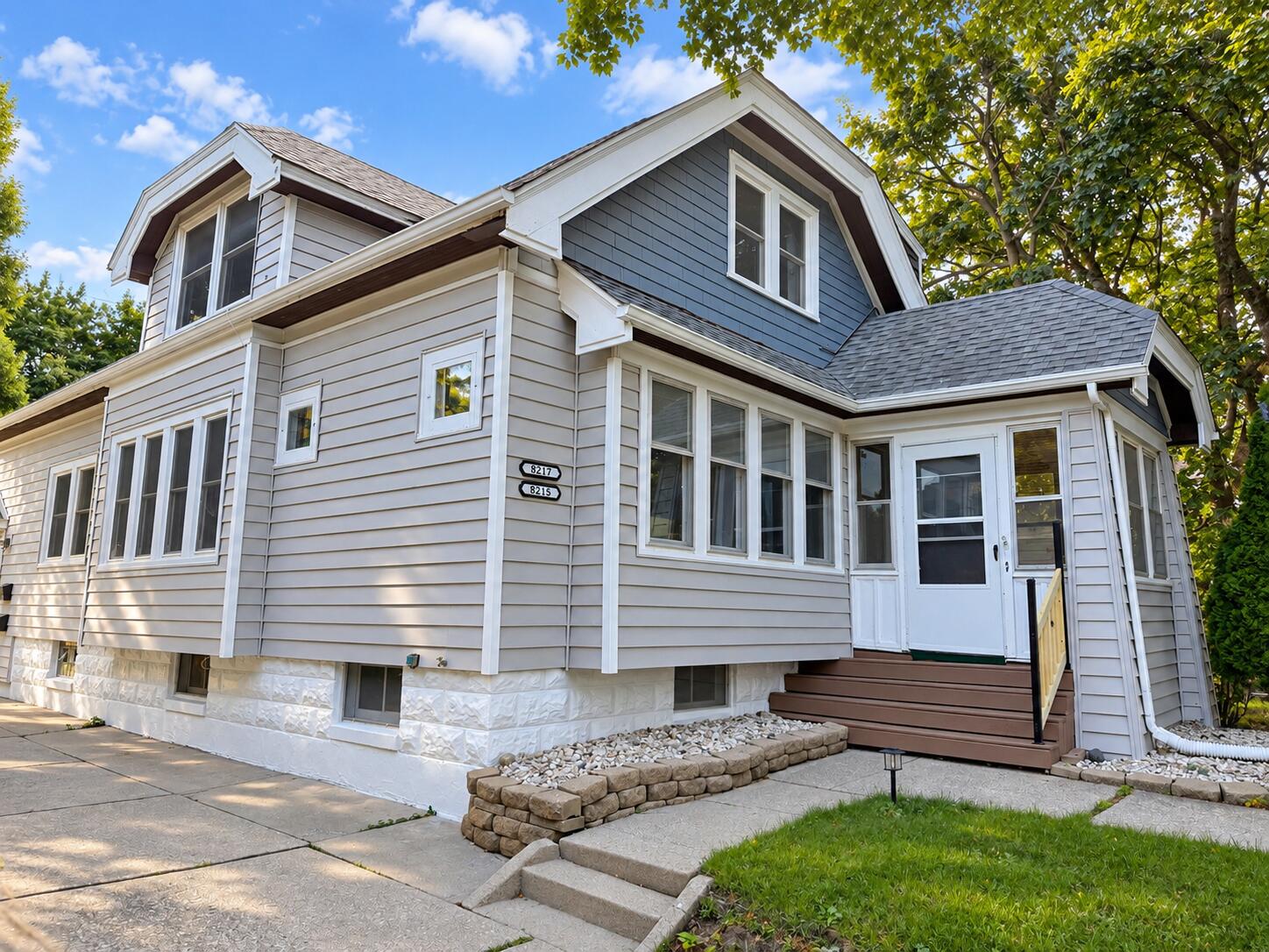 8215-8217 Portland Ave