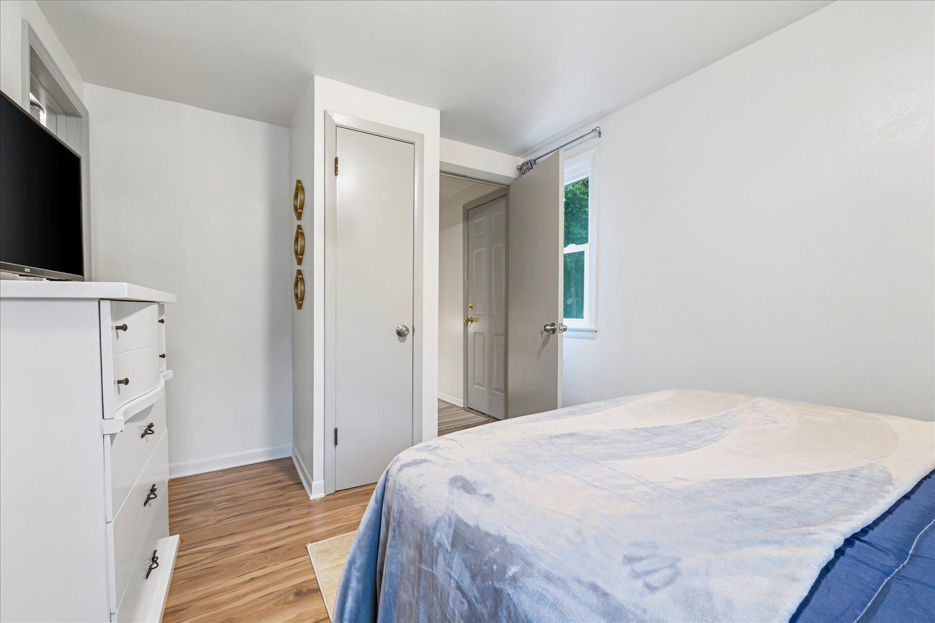 8215-8217 Portland Ave