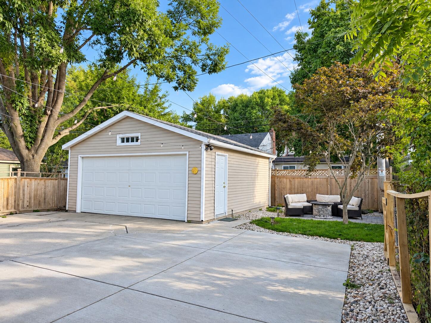 8215-8217 Portland Ave