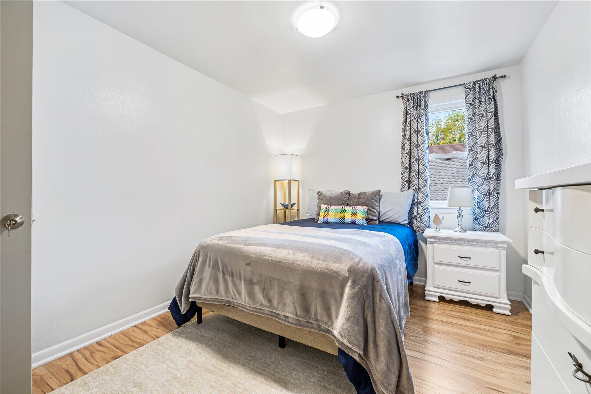 8215-8217 Portland Ave