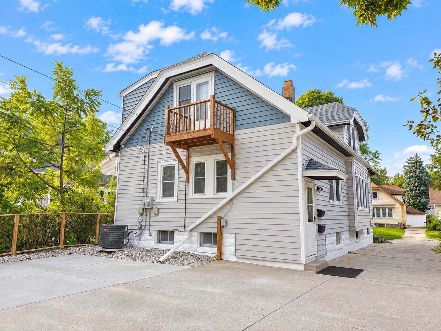 8215-8217 Portland Ave