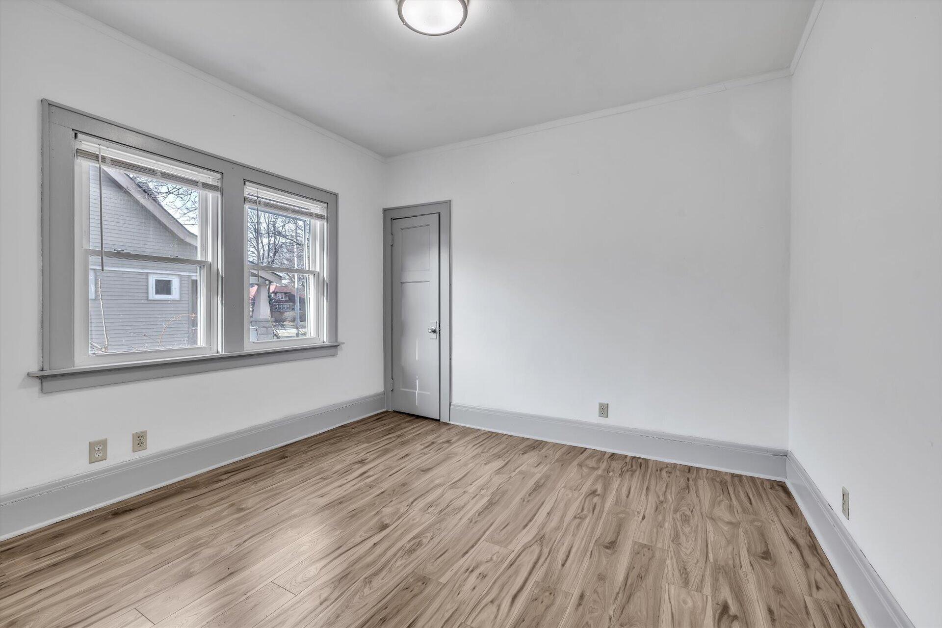 8215-8217 Portland Ave