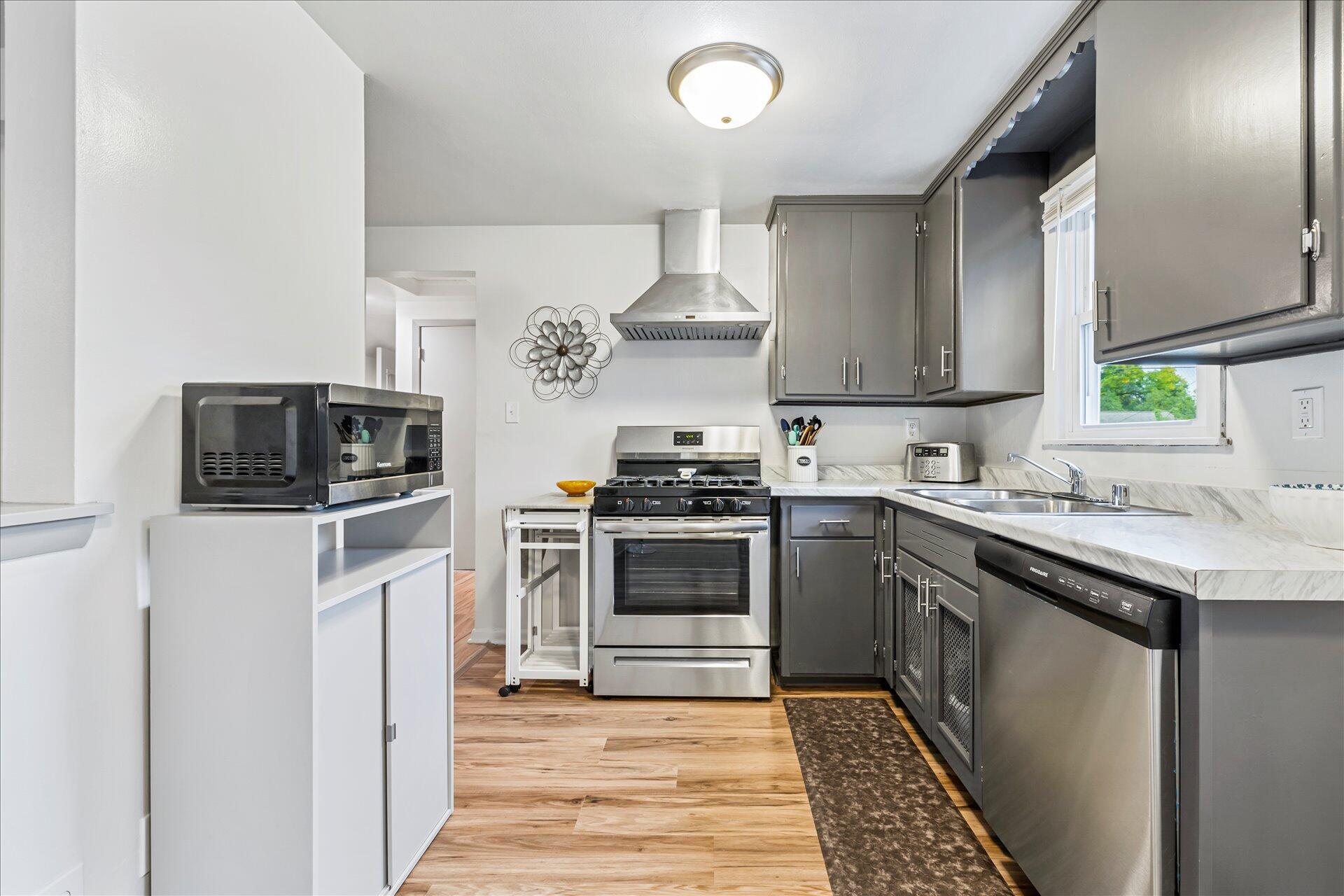 8215-8217 Portland Ave