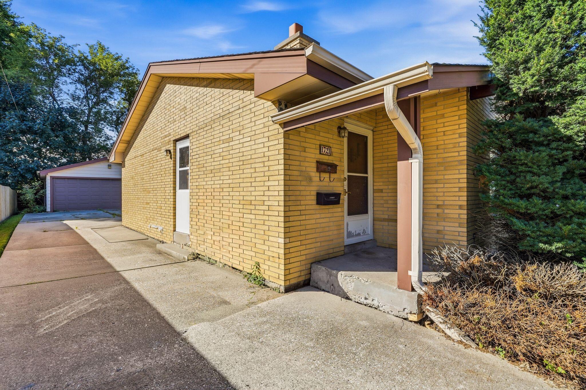 1721 Cedar St