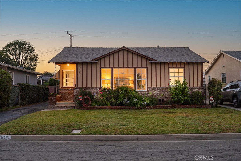 10641 Roseglen Street