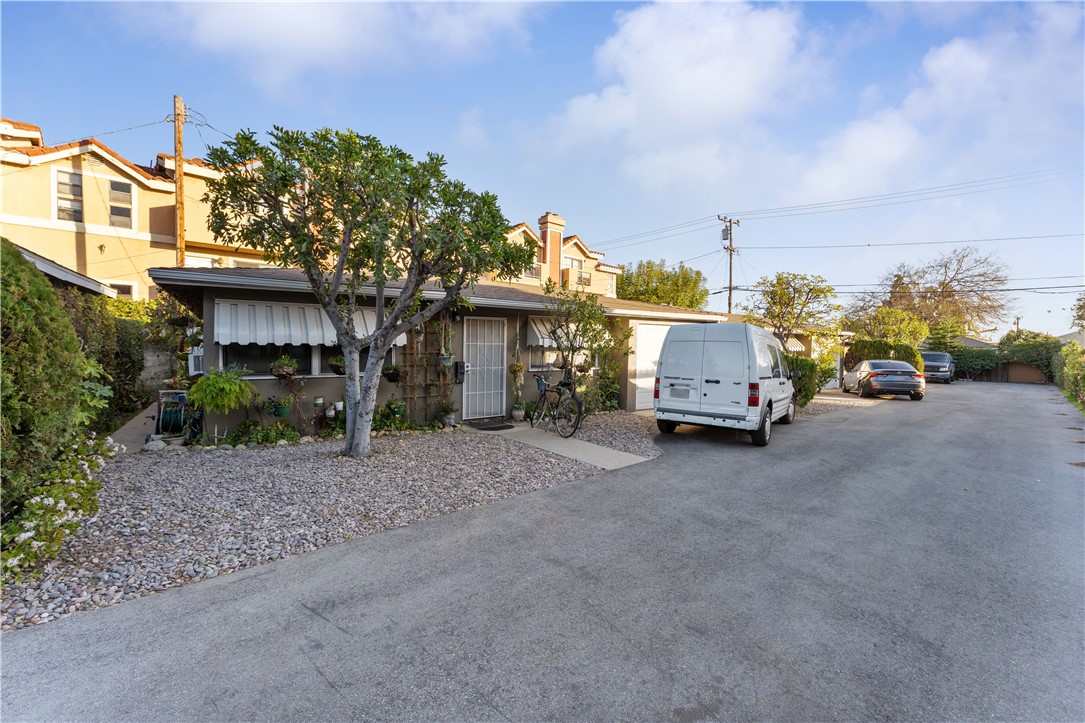 9078 Huntington Drive