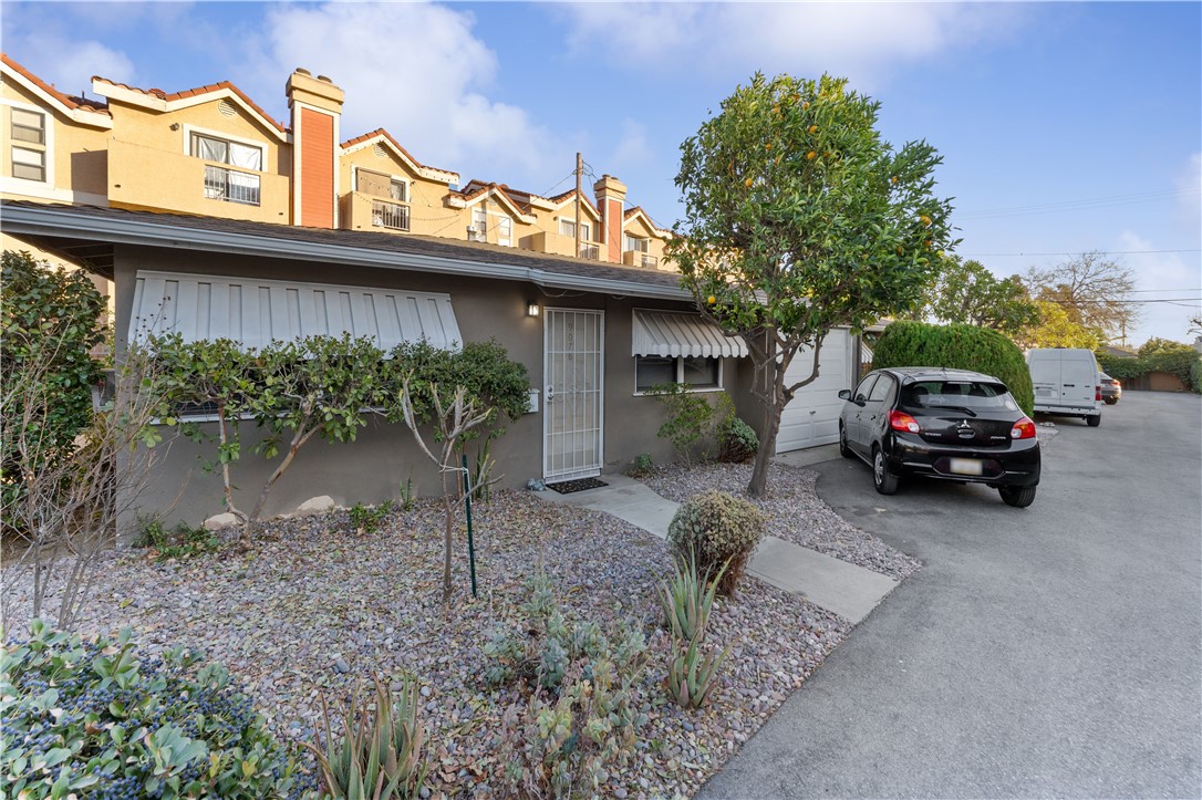 9078 Huntington Drive