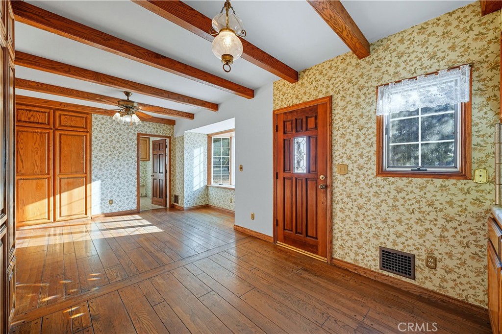 1527 Royal Oaks Drive