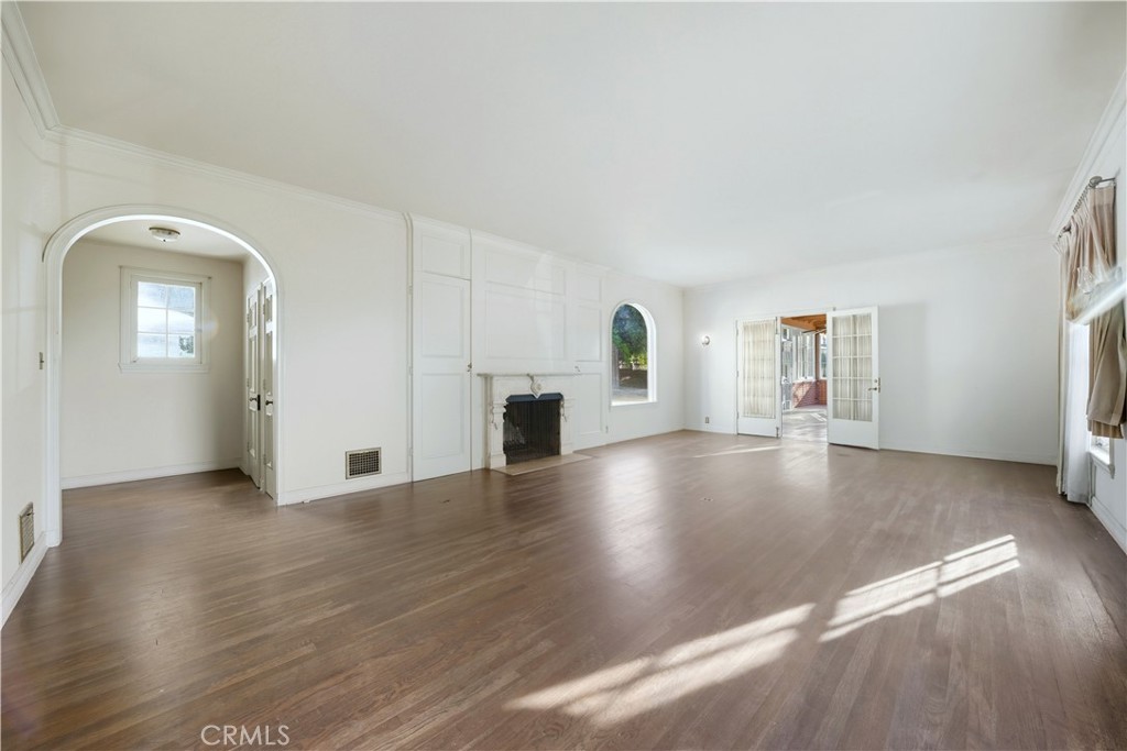 1527 Royal Oaks Drive