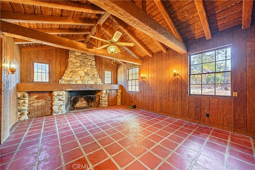 1527 Royal Oaks Drive