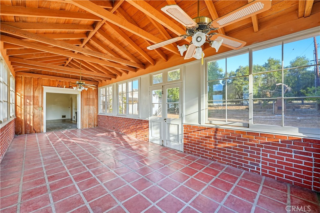 1527 Royal Oaks Drive