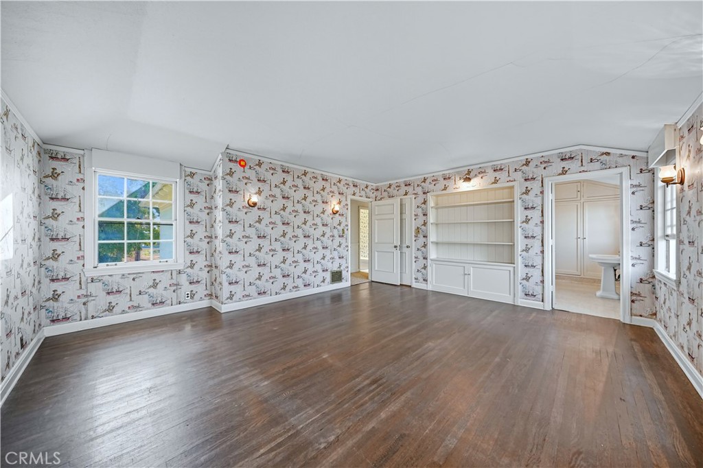 1527 Royal Oaks Drive