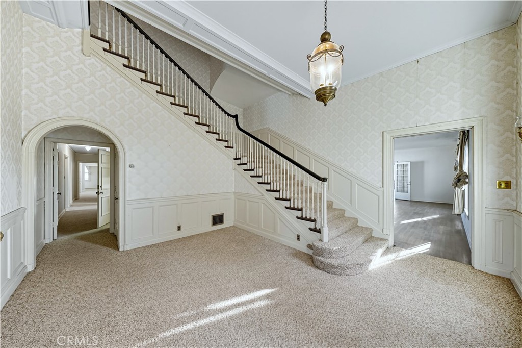 1527 Royal Oaks Drive