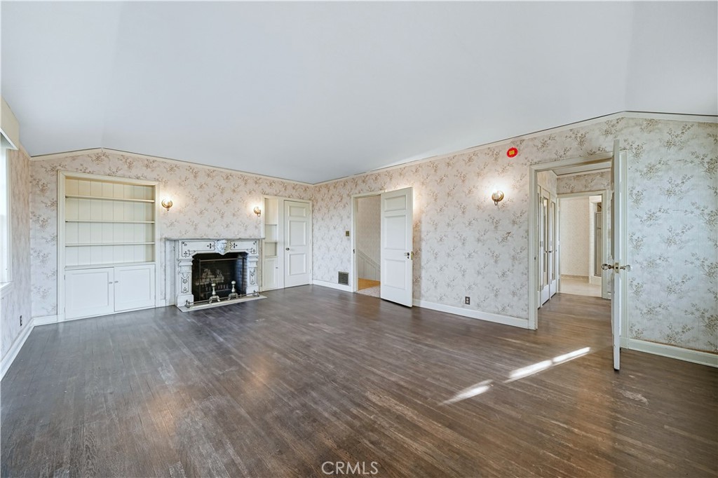 1527 Royal Oaks Drive