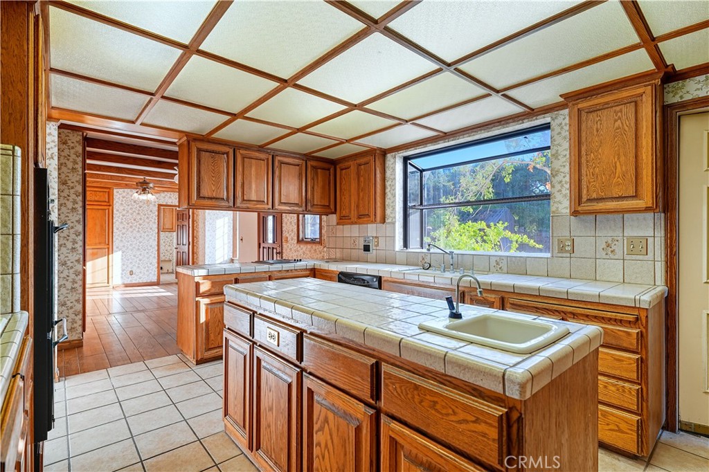 1527 Royal Oaks Drive