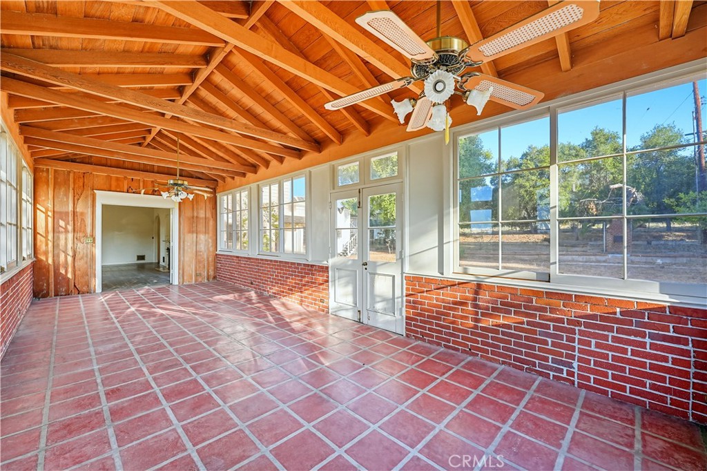 1527 Royal Oaks Drive