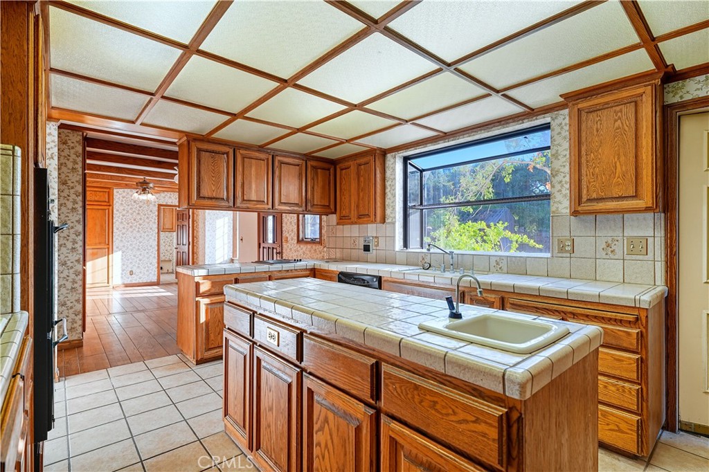1527 Royal Oaks Drive