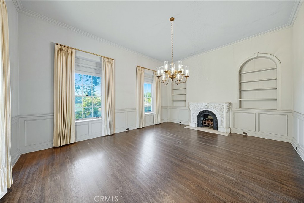 1527 Royal Oaks Drive