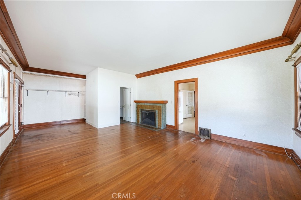 513 N Palm