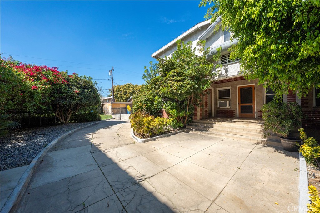 513 N Palm