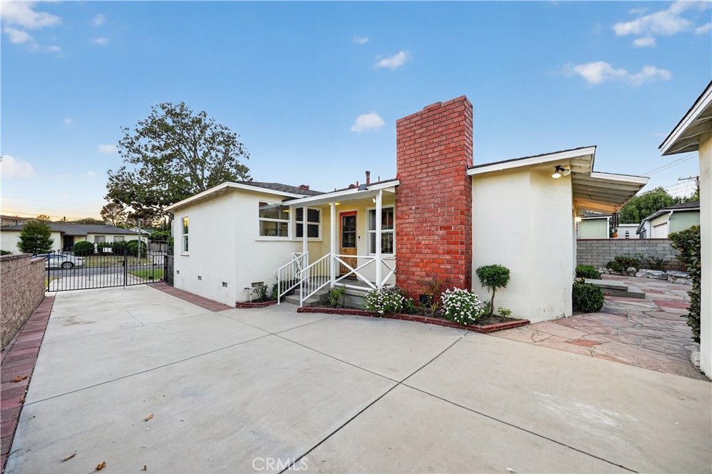 2404 Stranahan