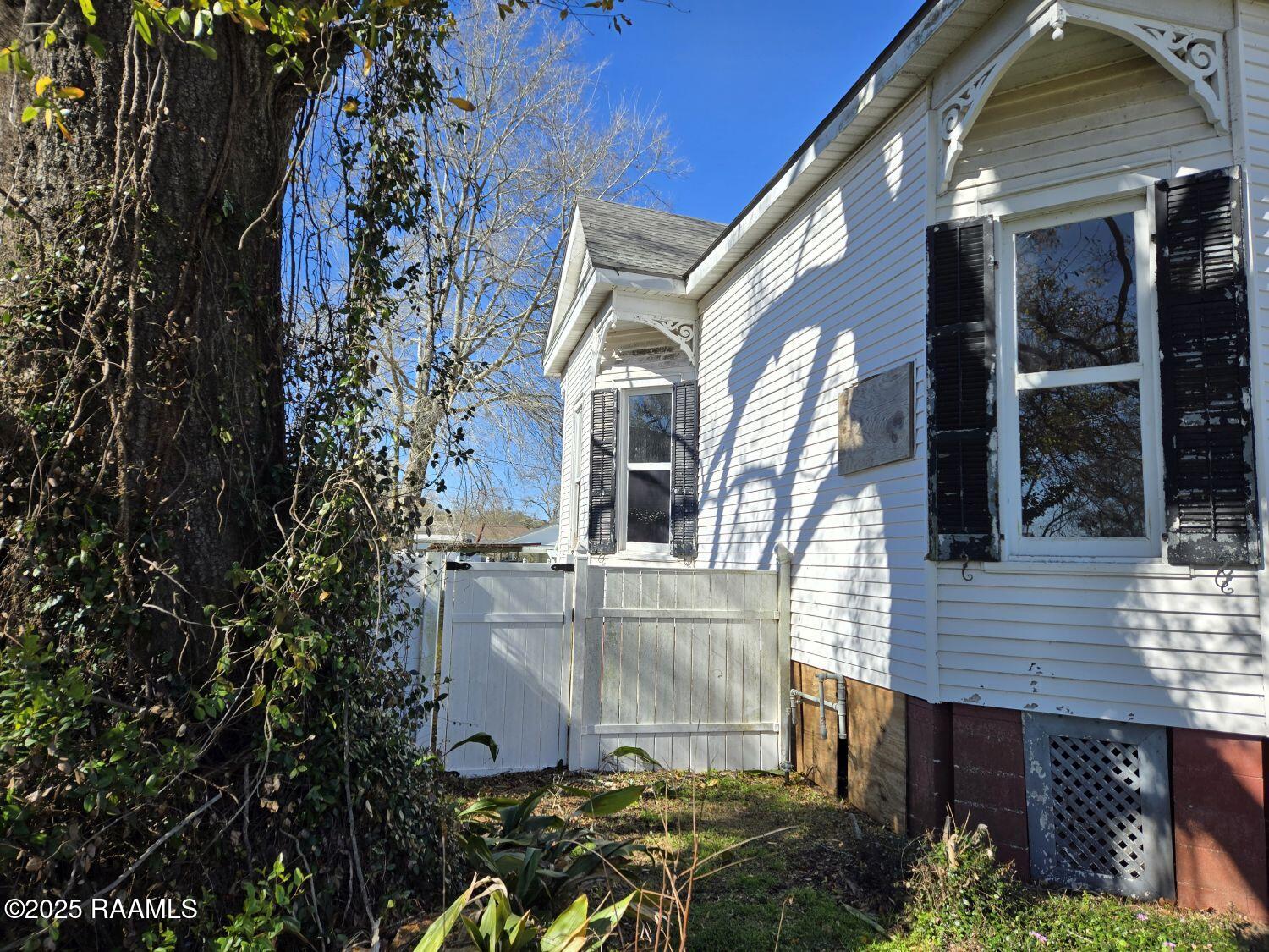 415 E Hutchinson Avenue