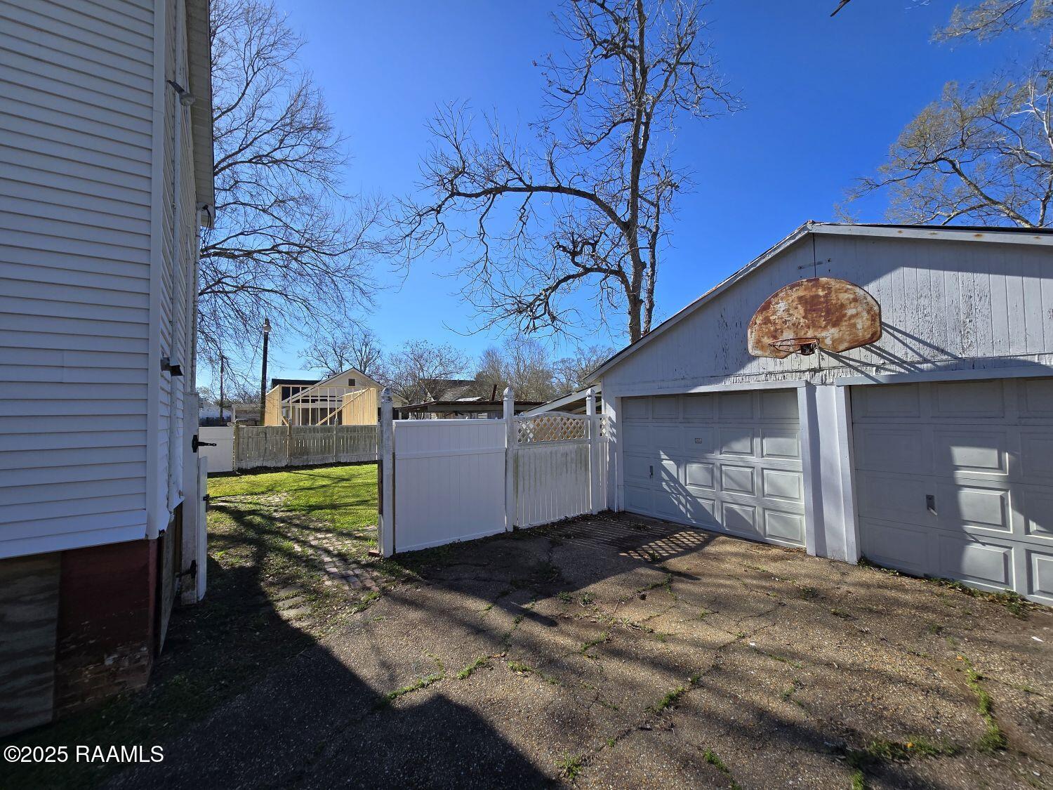 415 E Hutchinson Avenue