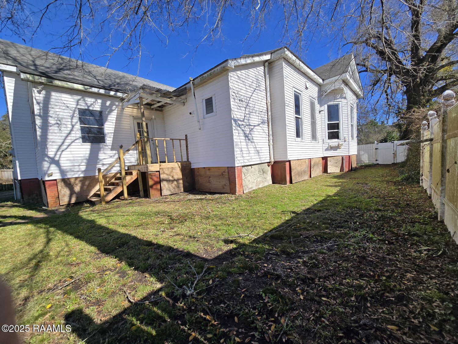 415 E Hutchinson Avenue