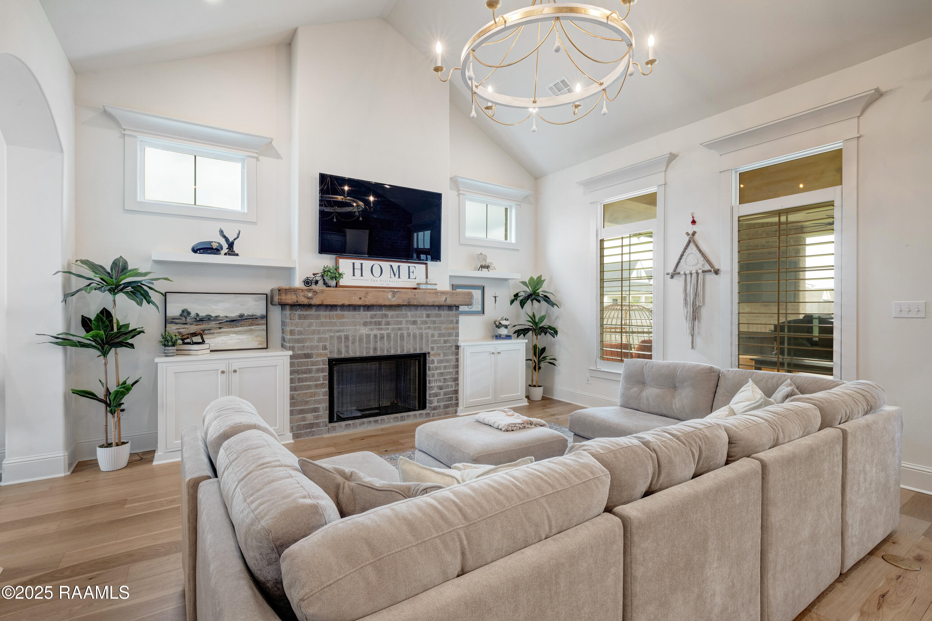 216 Canary Palm Way