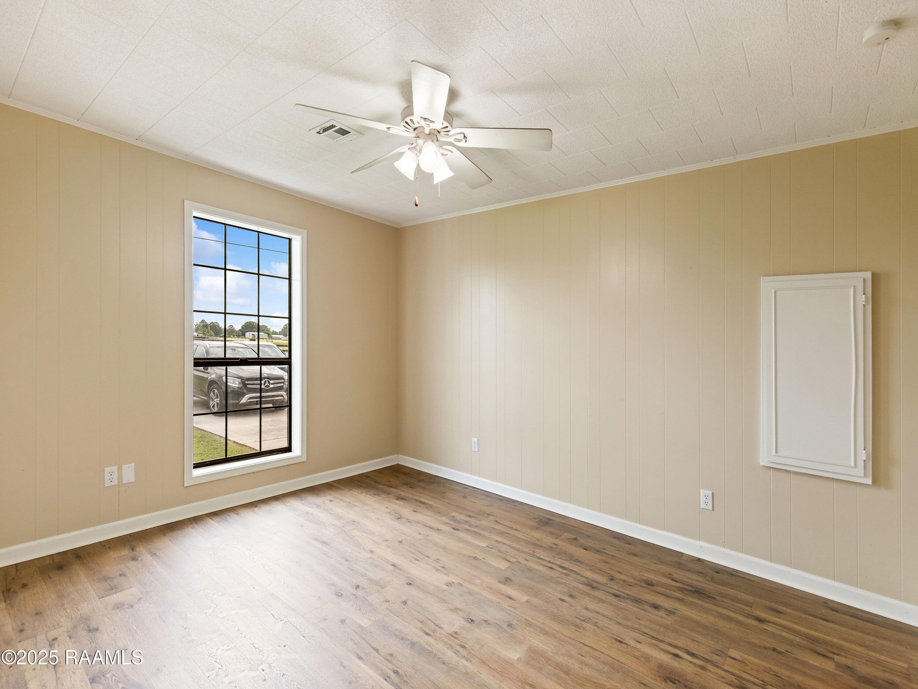 10915 Harris Lane