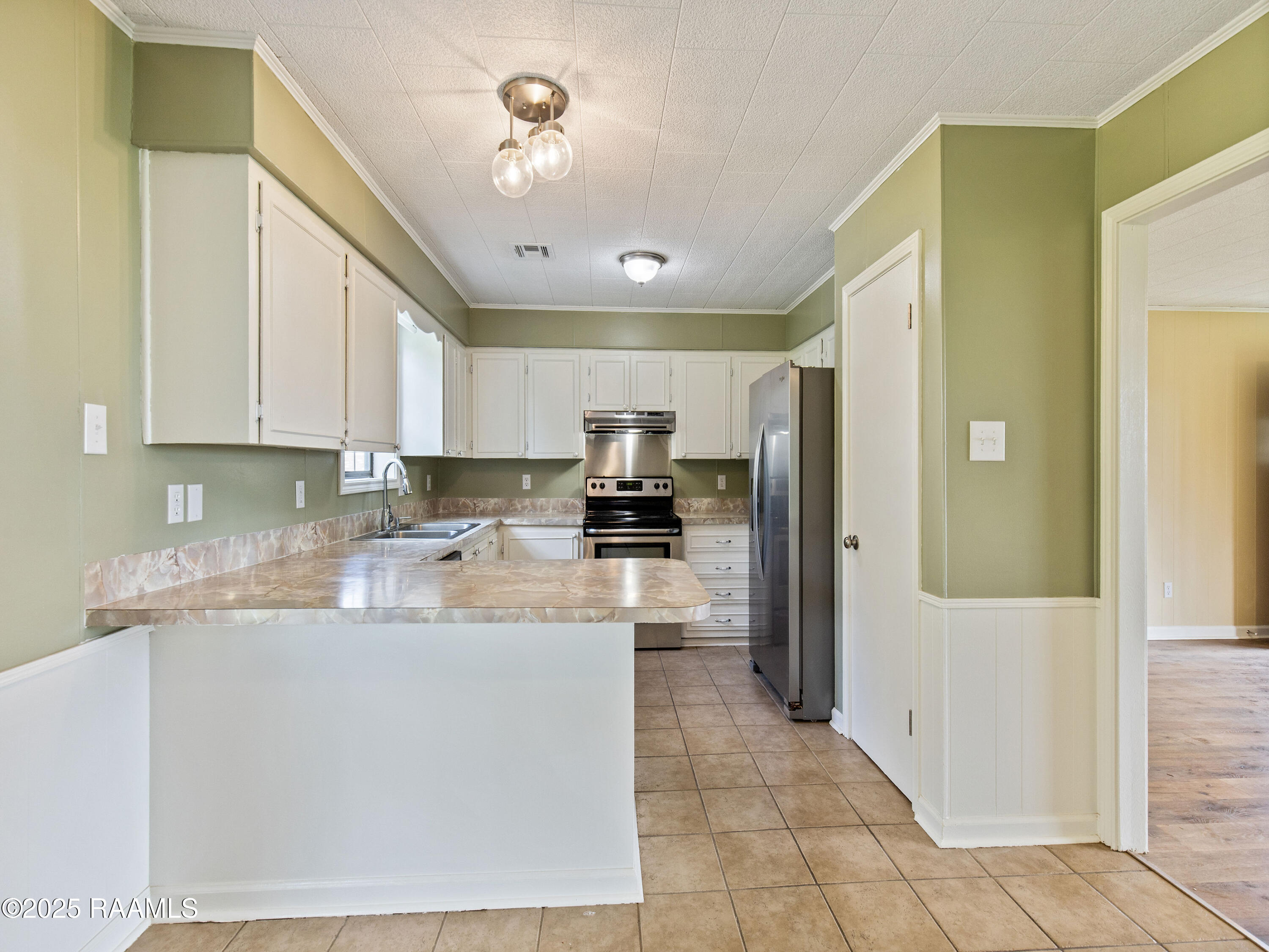 10915 Harris Lane