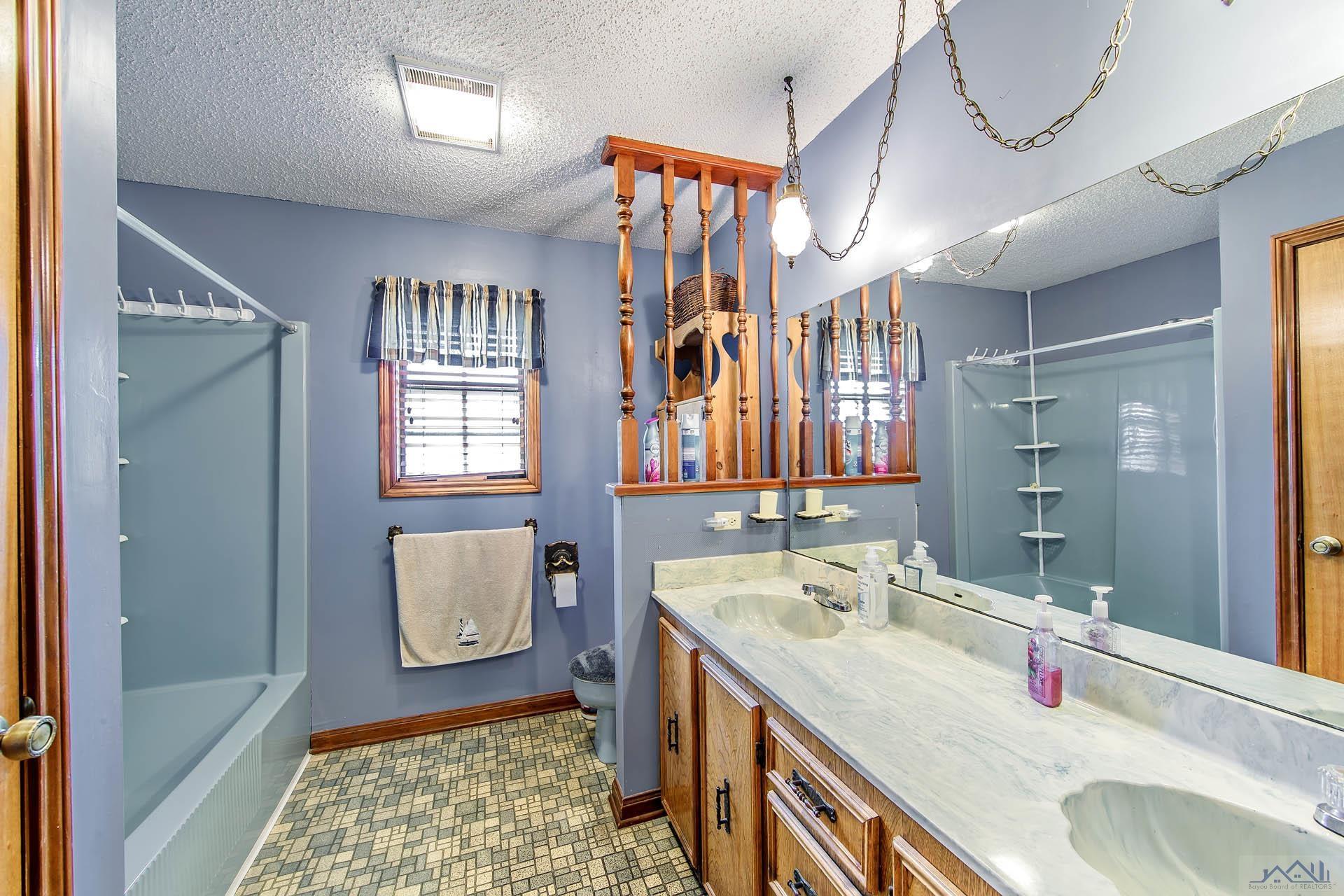 4017 Benton Dr