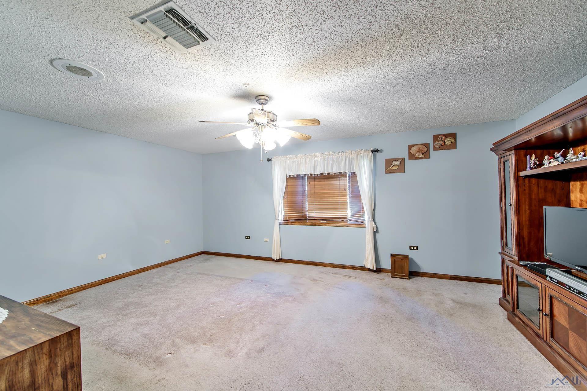 4017 Benton Dr