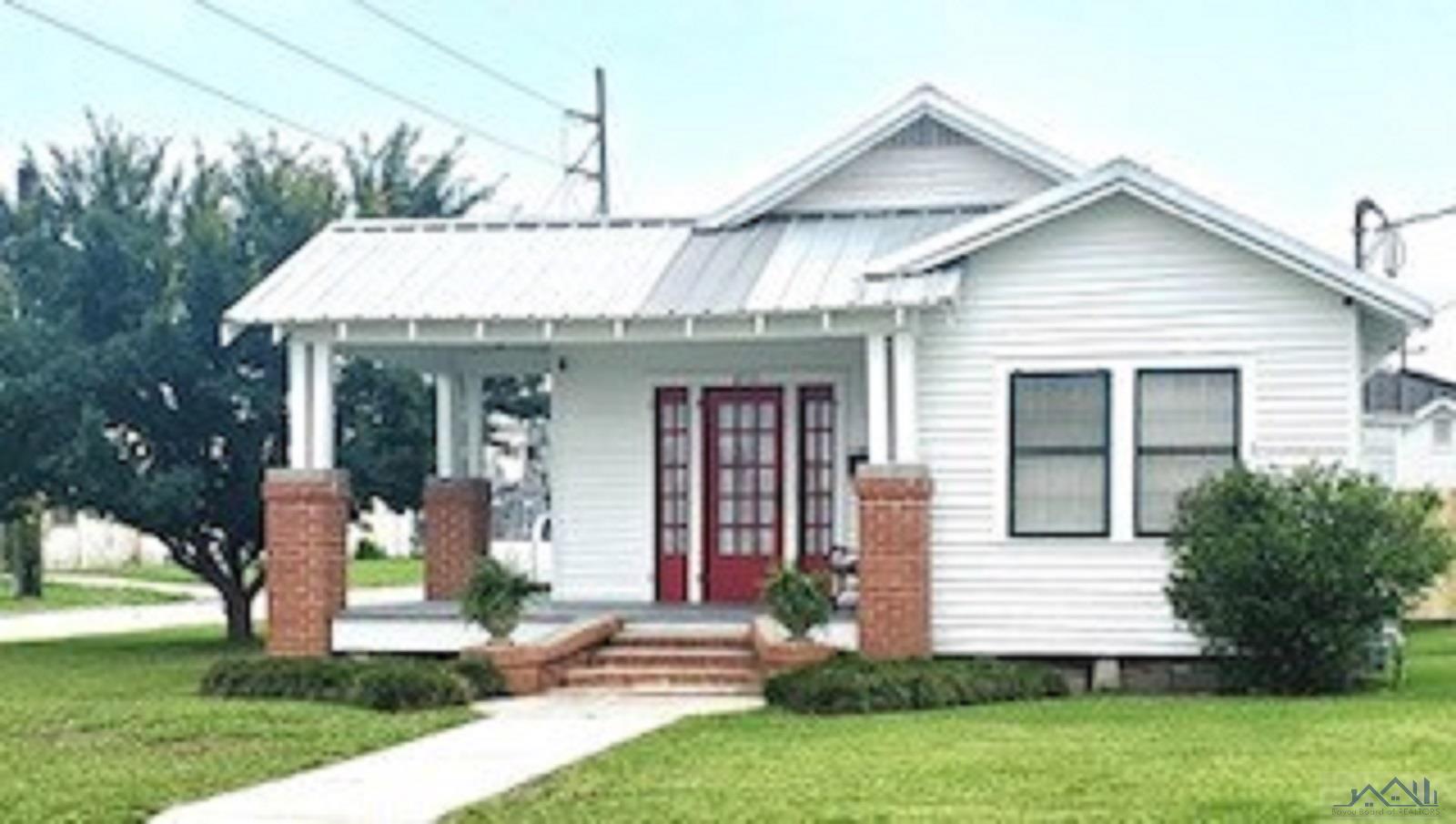 810 Sunset Ave