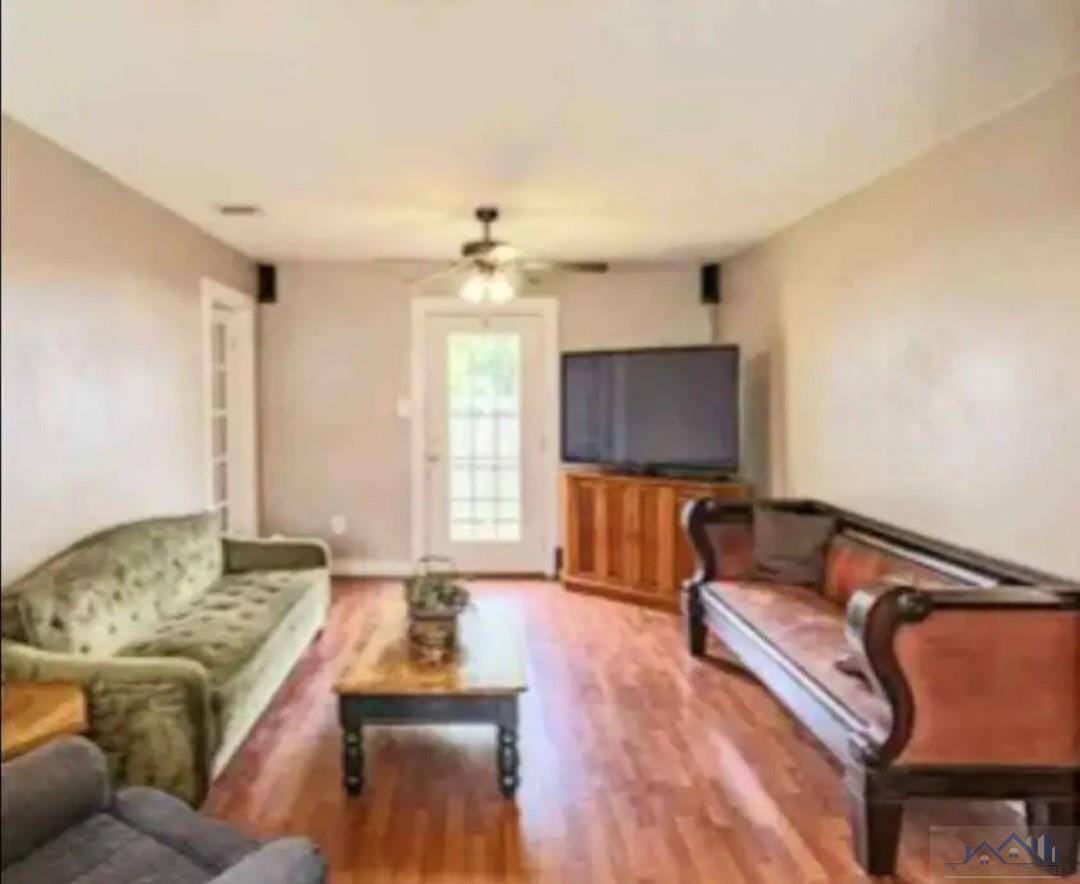 810 Sunset Ave