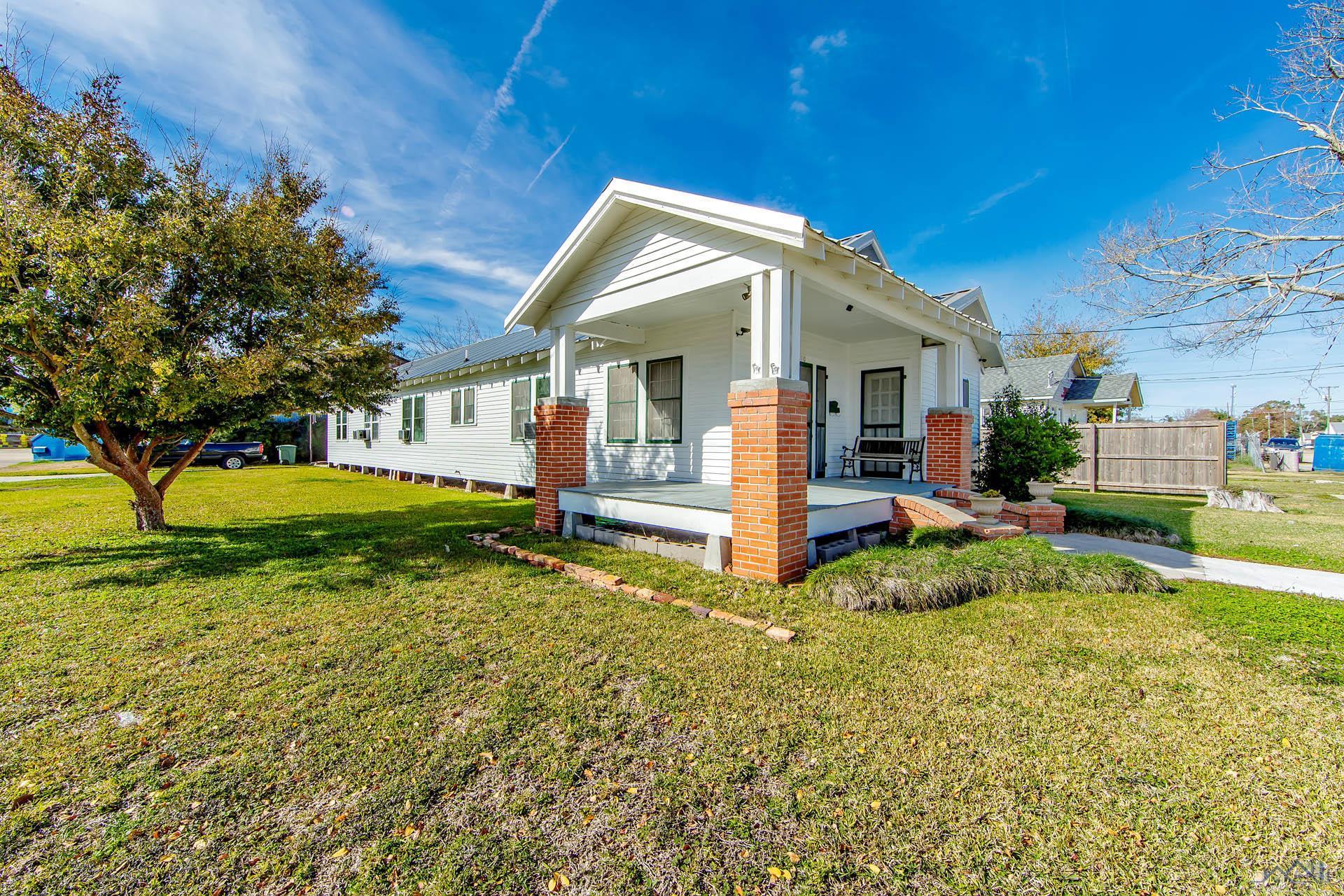810 Sunset Ave