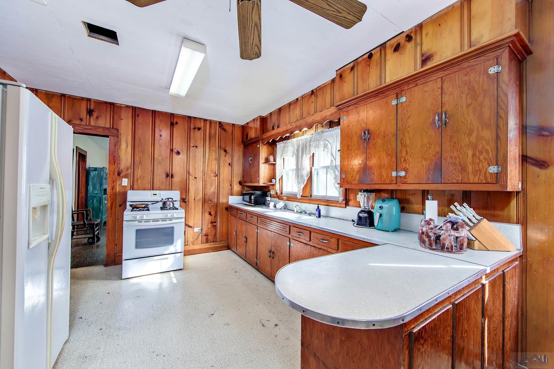 810 Sunset Ave