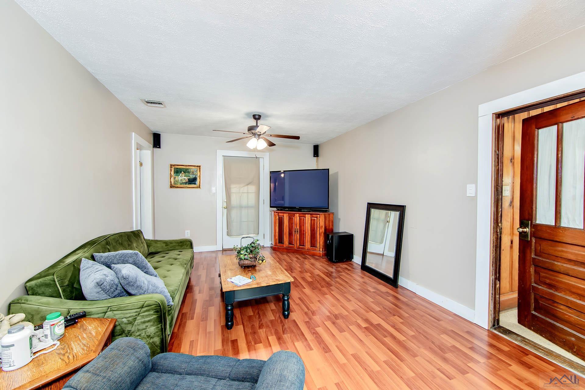 810 Sunset Ave