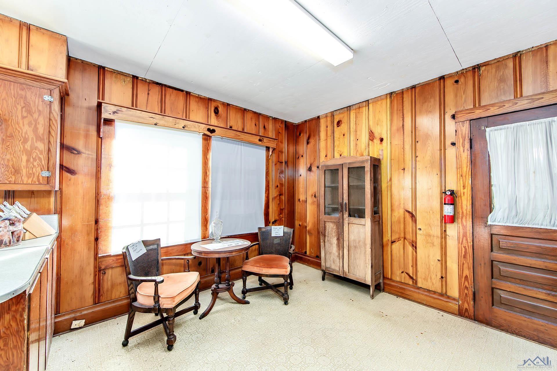 810 Sunset Ave