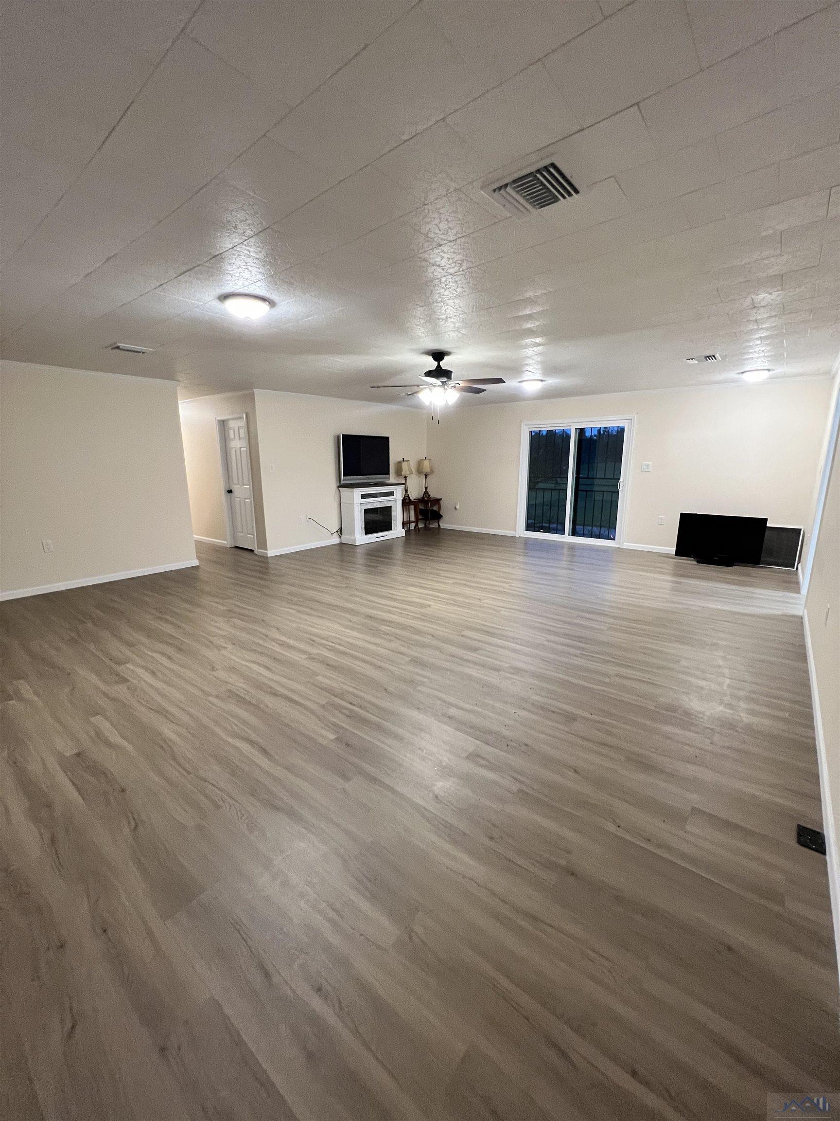 4637 Bayouside Dr