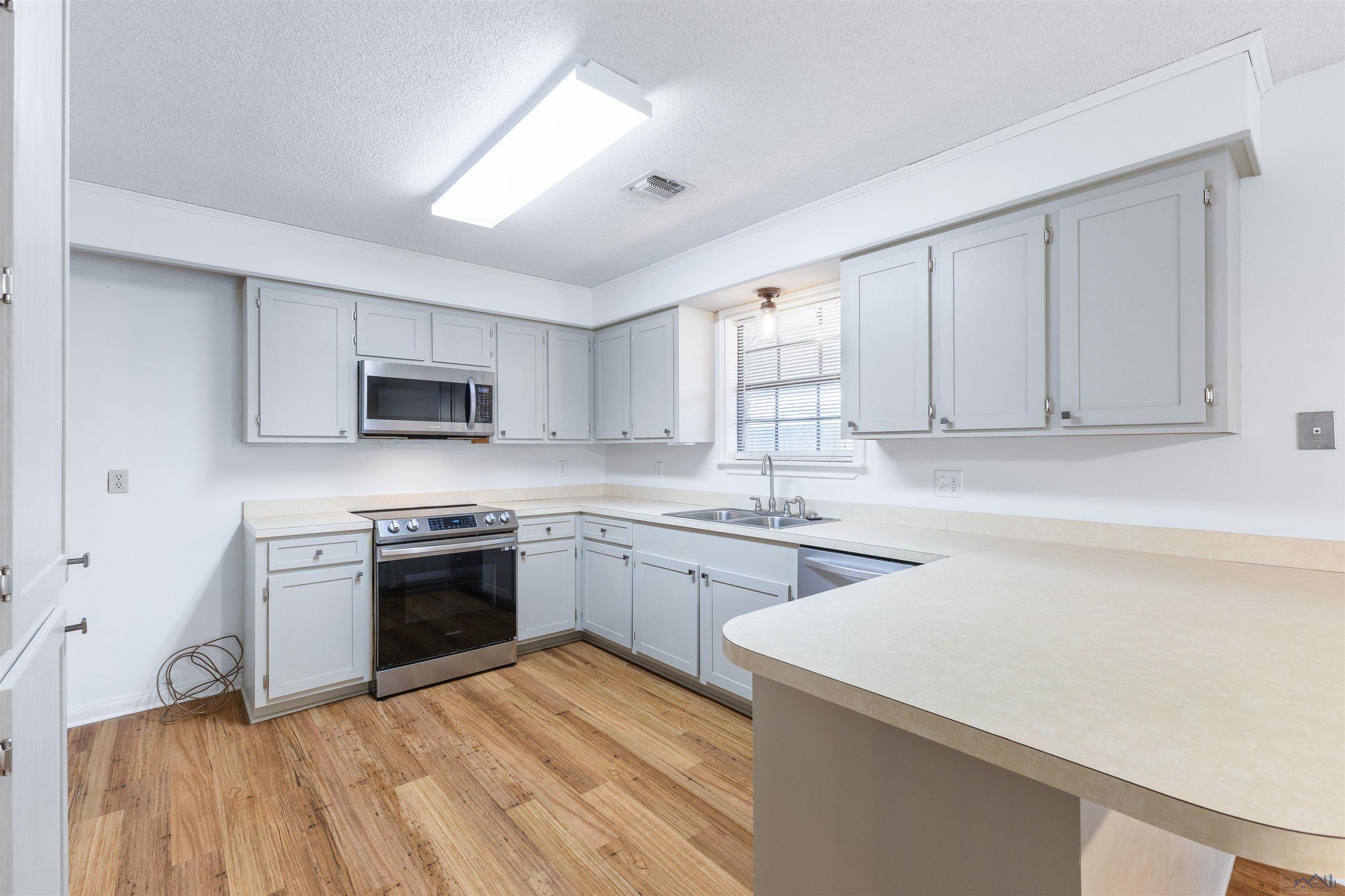 106 Highland Dr