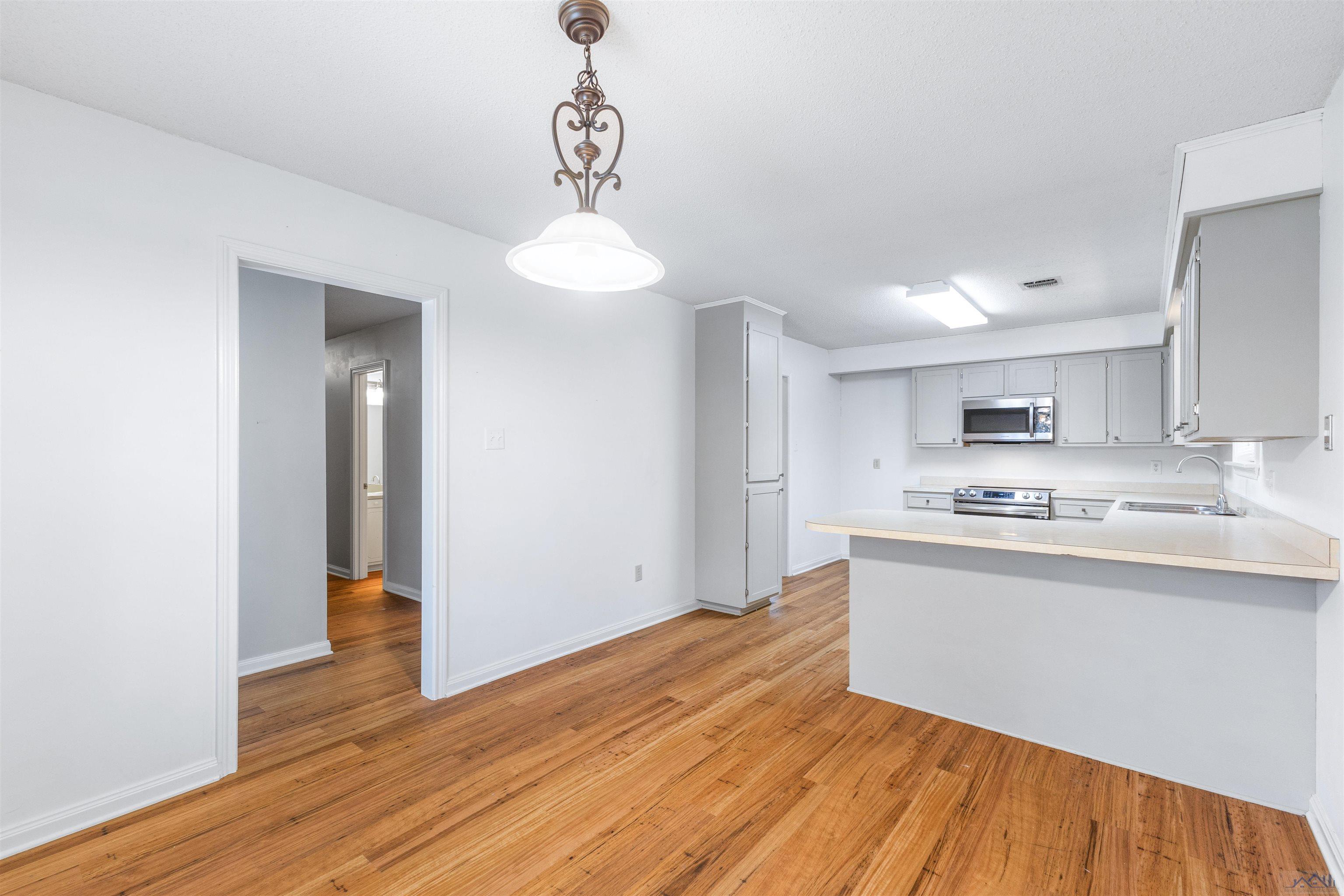 106 Highland Dr