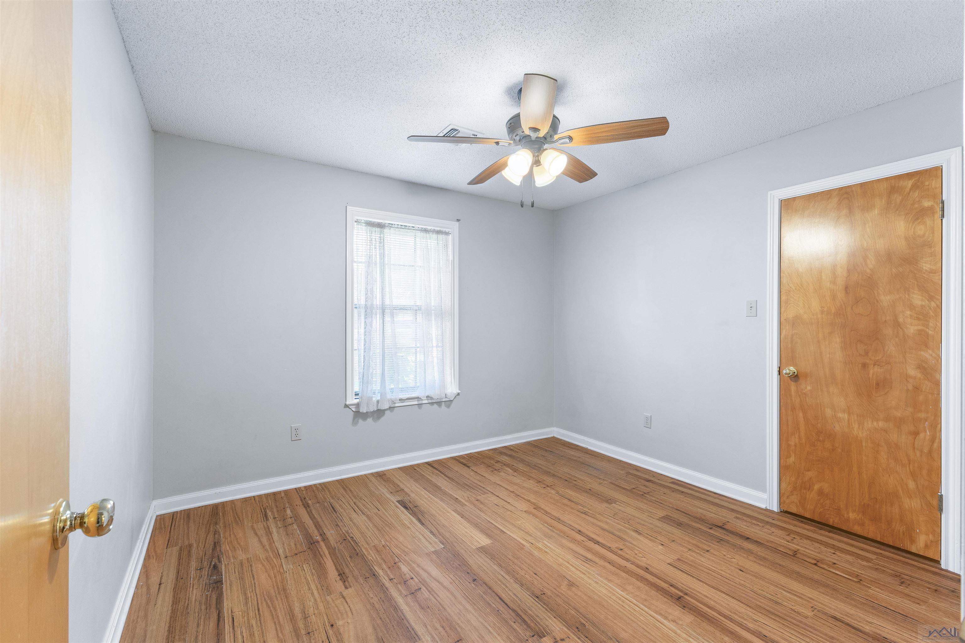 106 Highland Dr