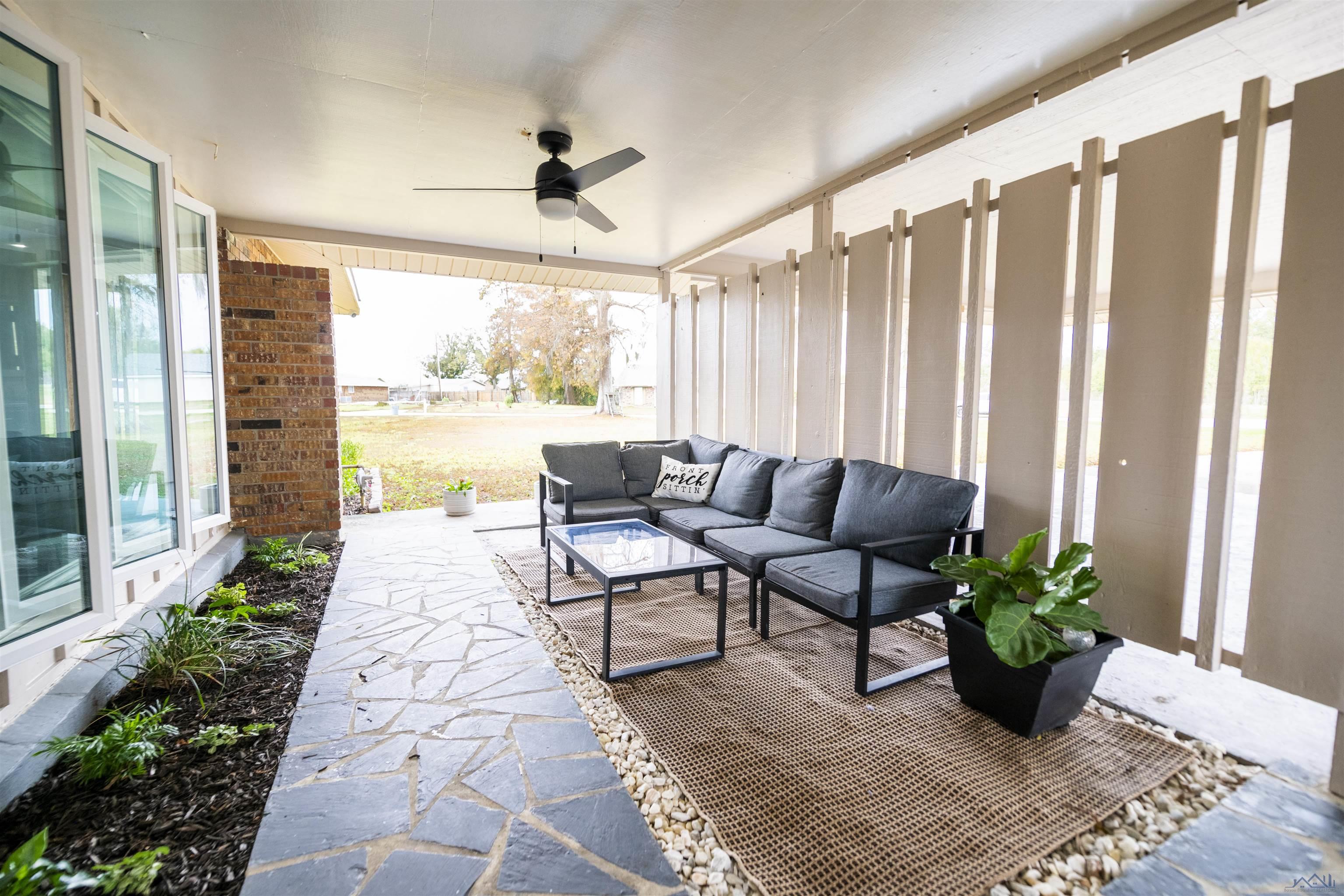 306 Melanie Ln
